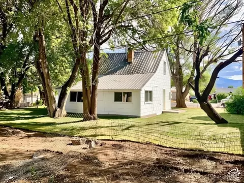 Exterior - 75 E 400 S, Richfield, UT 84701 photo 4 of 5