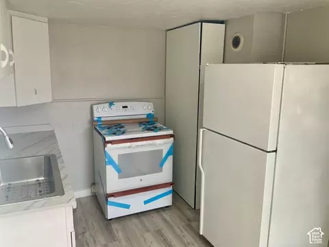 Kitchen - 75 E 400 S, Richfield, UT 84701 photo 1 of 3