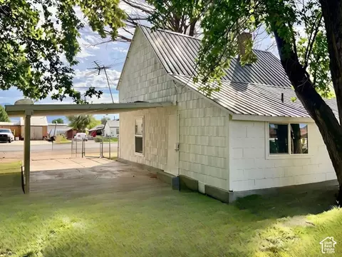 Exterior - 75 E 400 S, Richfield, UT 84701 photo 2 of 5