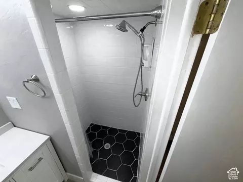 Bath - 208 N Garden Park W, Orem, UT 84057 photo 3 of 3