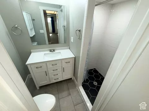 Bath - 208 N Garden Park W, Orem, UT 84057 photo 2 of 3