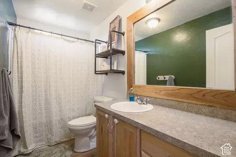 Bath - 1971 E 3050 S, Vernal, UT 84078 photo 1 of 2