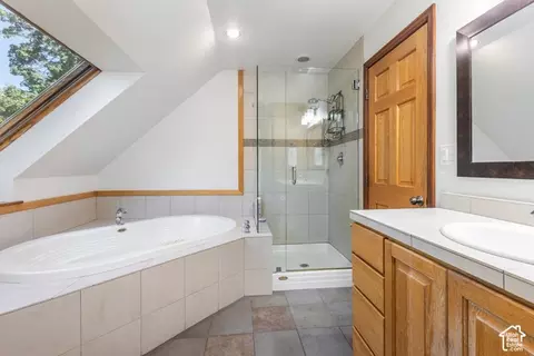Bath - 2931 E La Joya Dr, Holladay, UT 84124 photo 1 of 4