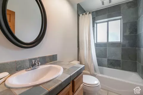 Bath - 2931 E La Joya Dr, Holladay, UT 84124 photo 4 of 4