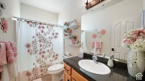 Bath - 248 E Gold Leaf Cir, Draper, UT 84020 photo 3 of 4