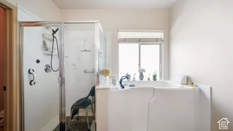 Bath - 248 E Gold Leaf Cir, Draper, UT 84020 photo 1 of 4
