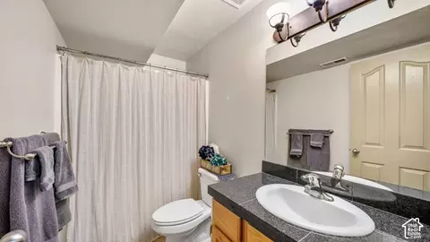 Bath - 248 E Gold Leaf Cir, Draper, UT 84020 photo 4 of 4