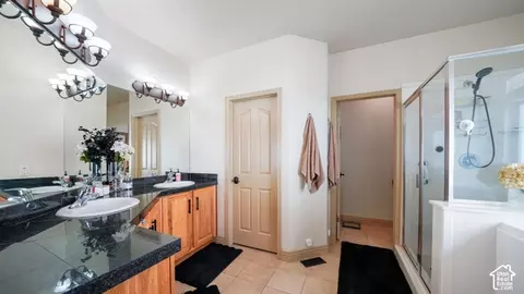 Bath - 248 E Gold Leaf Cir, Draper, UT 84020 photo 2 of 4
