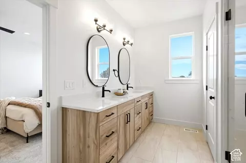 Bath - 2935 W 1200 S, Syracuse, UT 84075 photo 1 of 3
