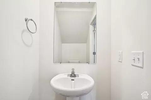 Bath - 382 W 1040 S, Ogden, UT 84404 photo 4 of 6