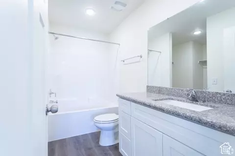 Bath - 382 W 1040 S, Ogden, UT 84404 photo 2 of 6