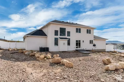 Exterior - 2907 E Dreyden Ln, Eagle Mountain, UT 84005 photo 5 of 8