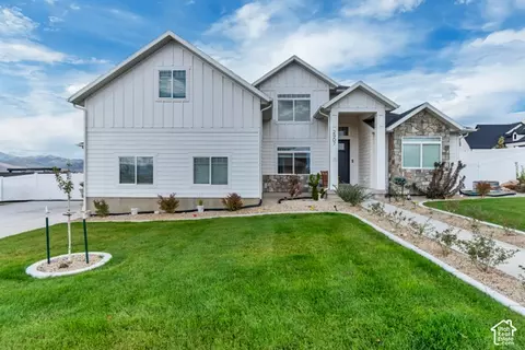 Exterior - 2907 E Dreyden Ln, Eagle Mountain, UT 84005 photo 3 of 8