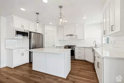 Kitchen - 2907 E Dreyden Ln, Eagle Mountain, UT 84005 photo 2 of 3