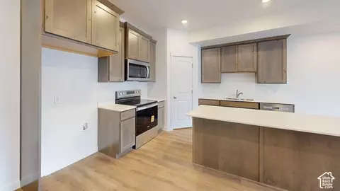 Kitchen - 765 N Pheasantbrook Dr, Centerville, UT 84014 photo 4 of 4