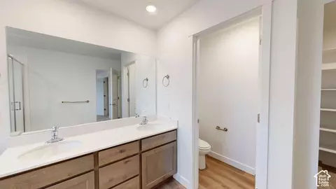 Bath - 765 N Pheasantbrook Dr, Centerville, UT 84014 photo 1 of 6