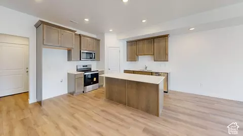 Kitchen - 765 N Pheasantbrook Dr, Centerville, UT 84014 photo 1 of 4