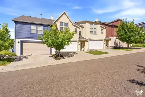 Exterior - 1453 E Primrose Ln, Layton, UT 84040 photo 4 of 5