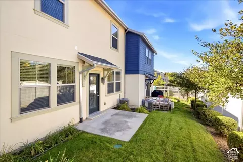 Exterior - 1453 E Primrose Ln, Layton, UT 84040 photo 2 of 5