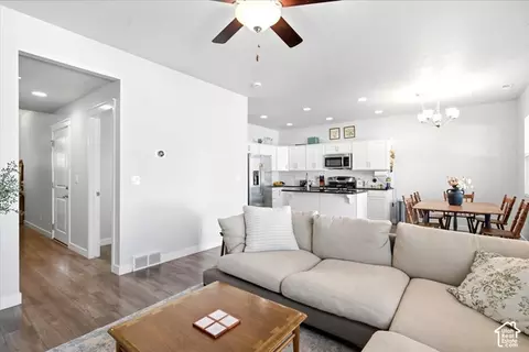 Living - 1453 E Primrose Ln, Layton, UT 84040 photo 1 of 2
