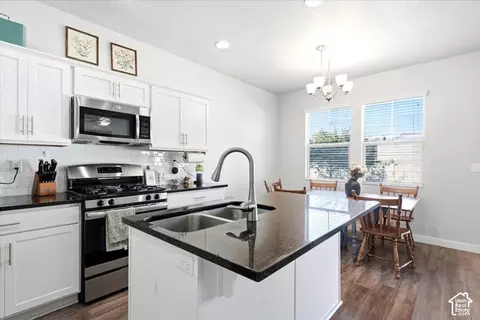 Kitchen - 1453 E Primrose Ln, Layton, UT 84040 photo 3 of 5