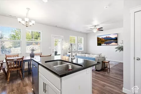 Kitchen - 1453 E Primrose Ln, Layton, UT 84040 photo 4 of 5