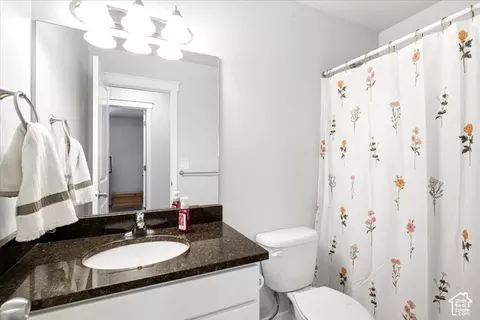 Bath - 1453 E Primrose Ln, Layton, UT 84040 photo 2 of 3
