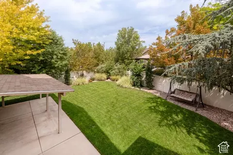 Exterior - 1208 W Saddle Bluff Dr, Murray, UT 84123 photo 7 of 9
