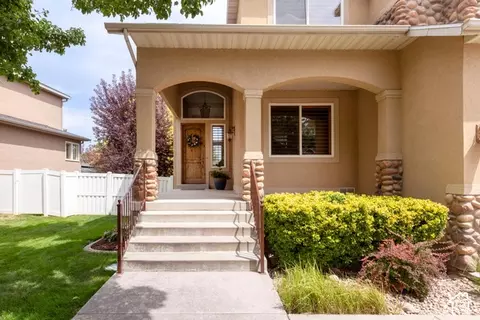 Exterior - 1208 W Saddle Bluff Dr, Murray, UT 84123 photo 4 of 9