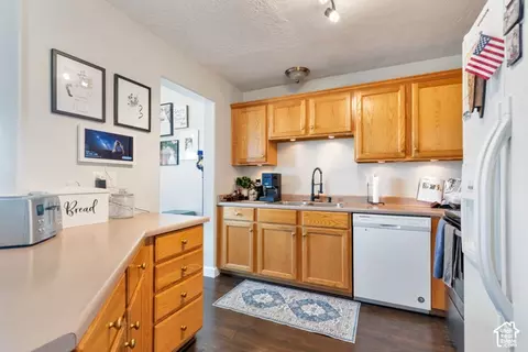 Kitchen - 137 E Wayfield Dr, Draper, UT 84020 photo 1 of 1