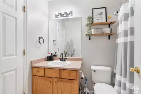 Bath - 137 E Wayfield Dr, Draper, UT 84020 photo 1 of 1
