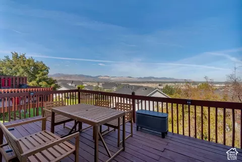 Exterior - 137 E Wayfield Dr, Draper, UT 84020 photo 3 of 5