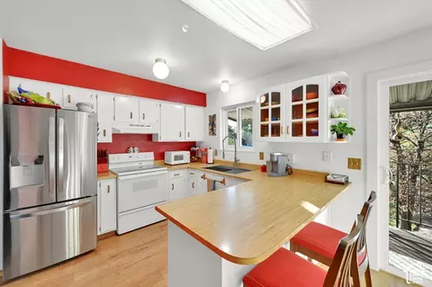 Kitchen - 756 E Rainforest Dr, Murray, UT 84107 photo 3 of 4