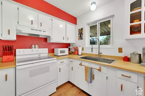 Kitchen - 756 E Rainforest Dr, Murray, UT 84107 photo 2 of 4