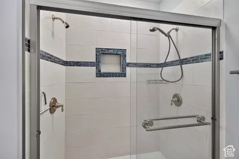 Bath - 5020 Spanish Valley Dr, Moab, UT 84532 photo 2 of 3