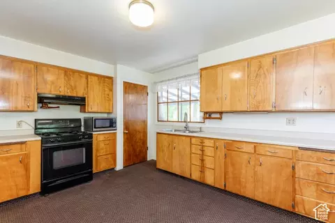 Kitchen - 3959 S Main St, Nibley, UT 84321 photo 4 of 4