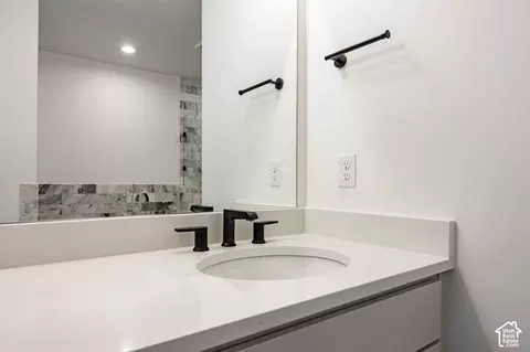 Bath - 371 W Ascent Dr #264, Hideout, UT 84036 photo 5 of 7