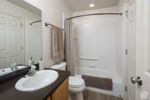 Bath - 3253 E Fairway Loop, Moab, UT 84532 photo 1 of 2