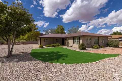 Exterior - 4095 Mountain Ct, Moab, UT 84532 photo 2 of 16