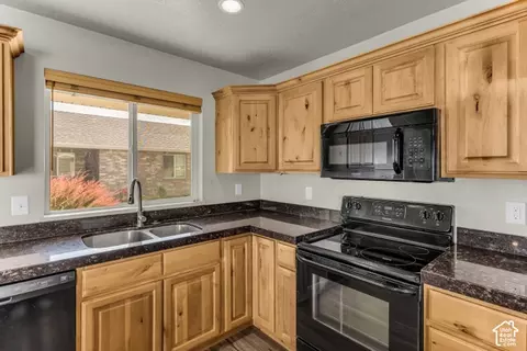 Kitchen - 613 S 1040 E, American Fork, UT 84003 photo 4 of 5