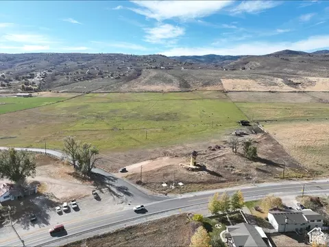 1925 S Bear Lake Blvd, Garden City, UT 84028