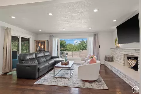 Living - 4284 S Vallejo Dr E, Holladay, UT 84117 photo 2 of 6