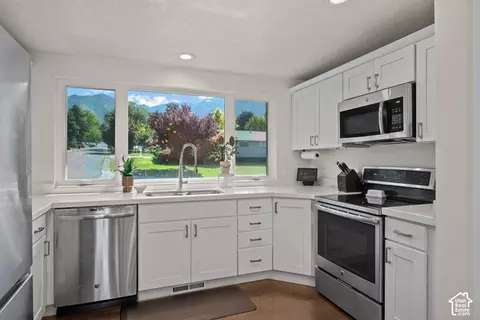 Kitchen - 4284 S Vallejo Dr E, Holladay, UT 84117 photo 5 of 5