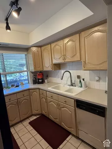 Kitchen - 1533 E Waterbury Dr Apt L S, Murray, UT 84121 photo 4 of 5