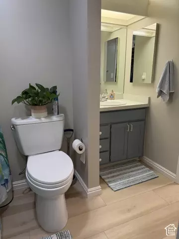 Bath - 1533 E Waterbury Dr Apt L S, Murray, UT 84121 photo 1 of 2