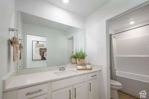 Bath - 1533 W Prairie Blue Dr, Eagle Mountain, UT 84005 photo 2 of 3