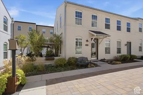 10608 S Redknife Dr, South Jordan, UT 84009