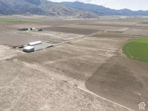 698 W Crooked Ln, Levan, UT 84639 photo 2