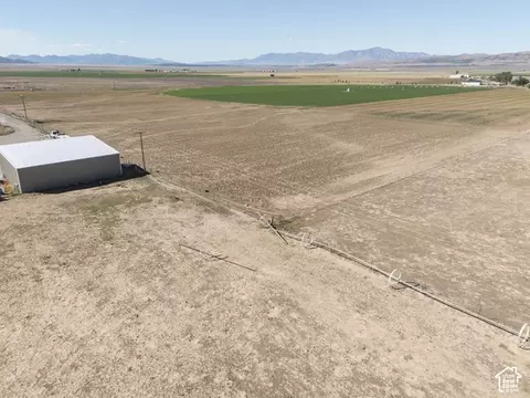 698 W Crooked Ln, Levan, UT 84639 photo 8