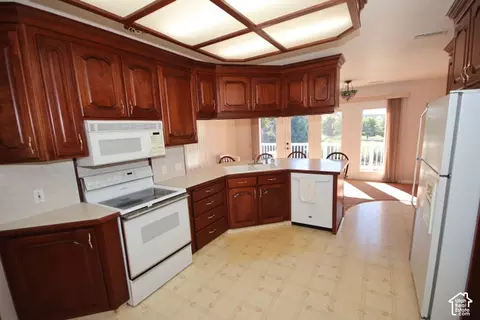 Kitchen - 1140 Windsor Dr, River Heights, UT 84321 photo 4 of 6